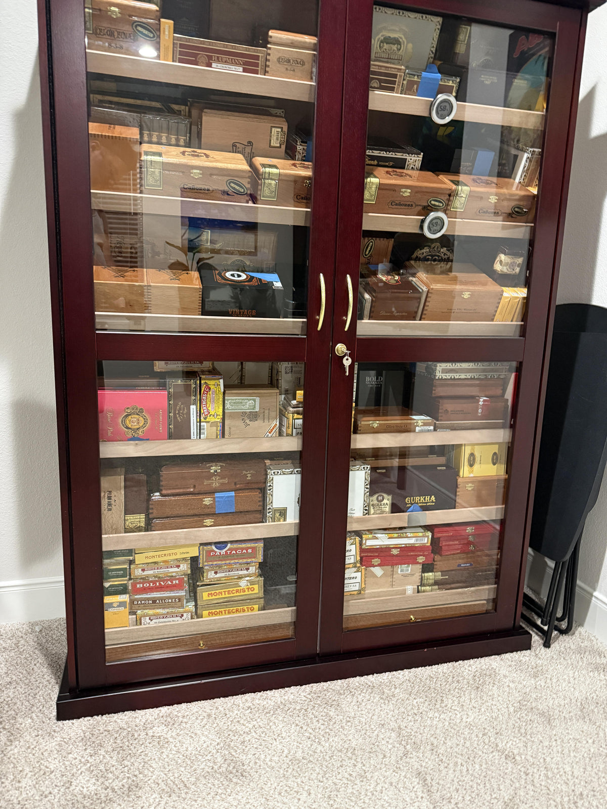 Bermuda contemporary black glass cigar display cabinet holding up to 1,200 cigars