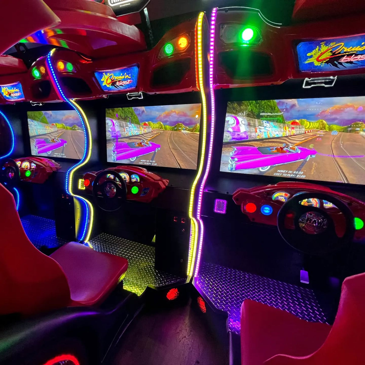 Cruis’n Blast arcade racing machine with 43-inch HD display, 1–8 player multiplayer, and deluxe LED cabinet featuring 20+ licensed supercars.
