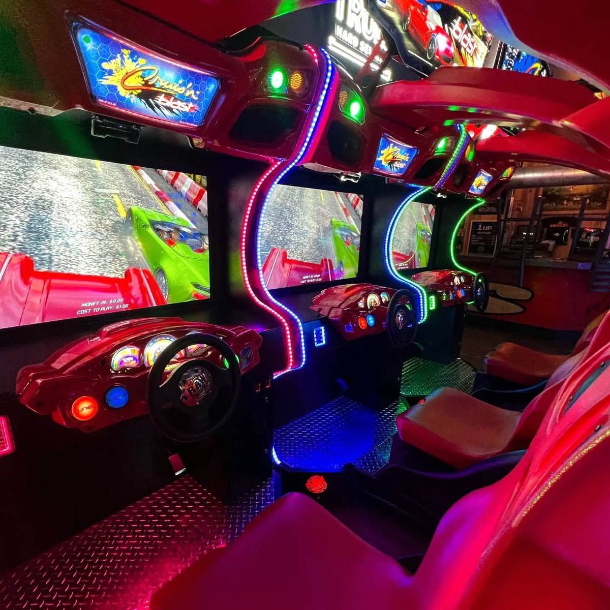 Cruis’n Blast arcade racing machine with 43-inch HD display, 1–8 player multiplayer, and deluxe LED cabinet featuring 20+ licensed supercars.