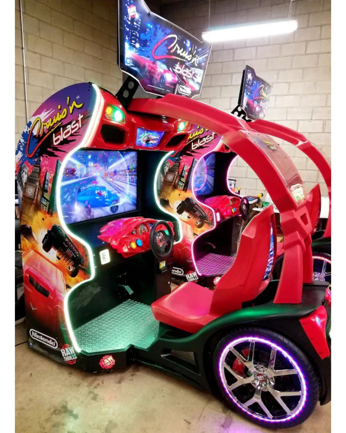 Cruis’n Blast arcade racing machine with 43-inch HD display, 1–8 player multiplayer, and deluxe LED cabinet featuring 20+ licensed supercars.