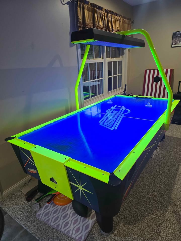 Dynamo Hot Flash 8-foot non-coin home air hockey table with smooth play surface