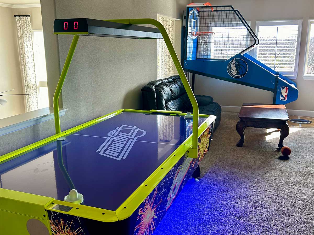 Dynamo Hot Flash 8-foot non-coin home air hockey table with smooth play surface
