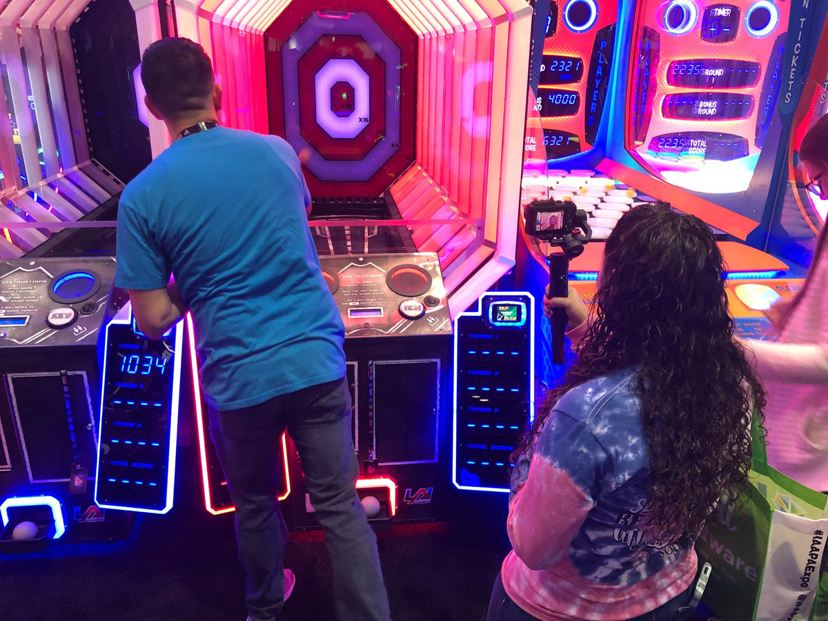 HYPERpitch baseball pitching arcade game with speed and accuracy challenge for 1–2 players.