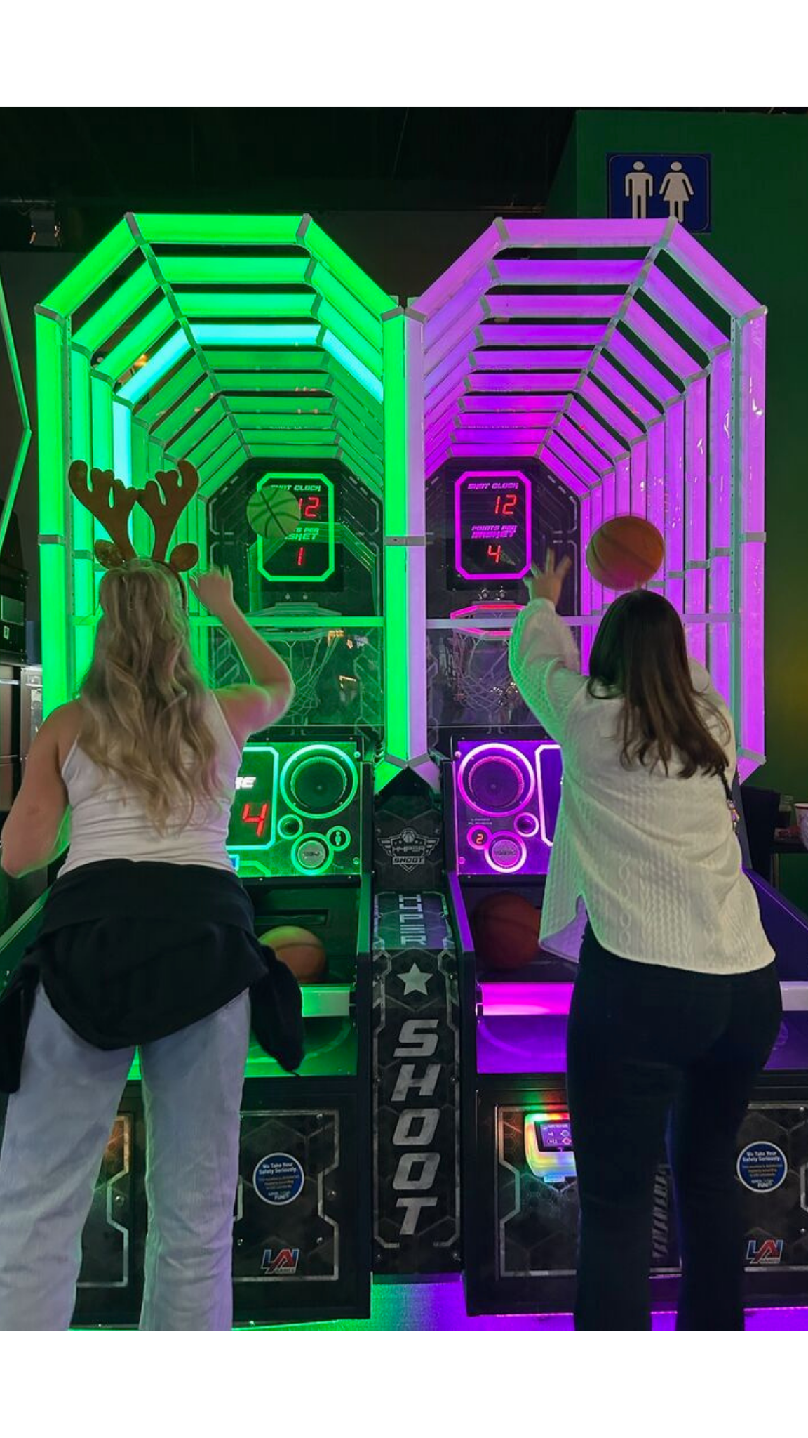 HYPERshoot arcade basketball game with interactive light tunnel and fast-paced multiplayer action.
