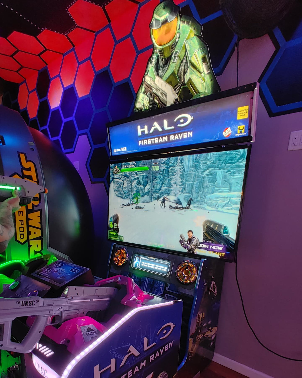 Halo: Fireteam Raven 2-player arcade shooter with six missions and compact cabinet design.