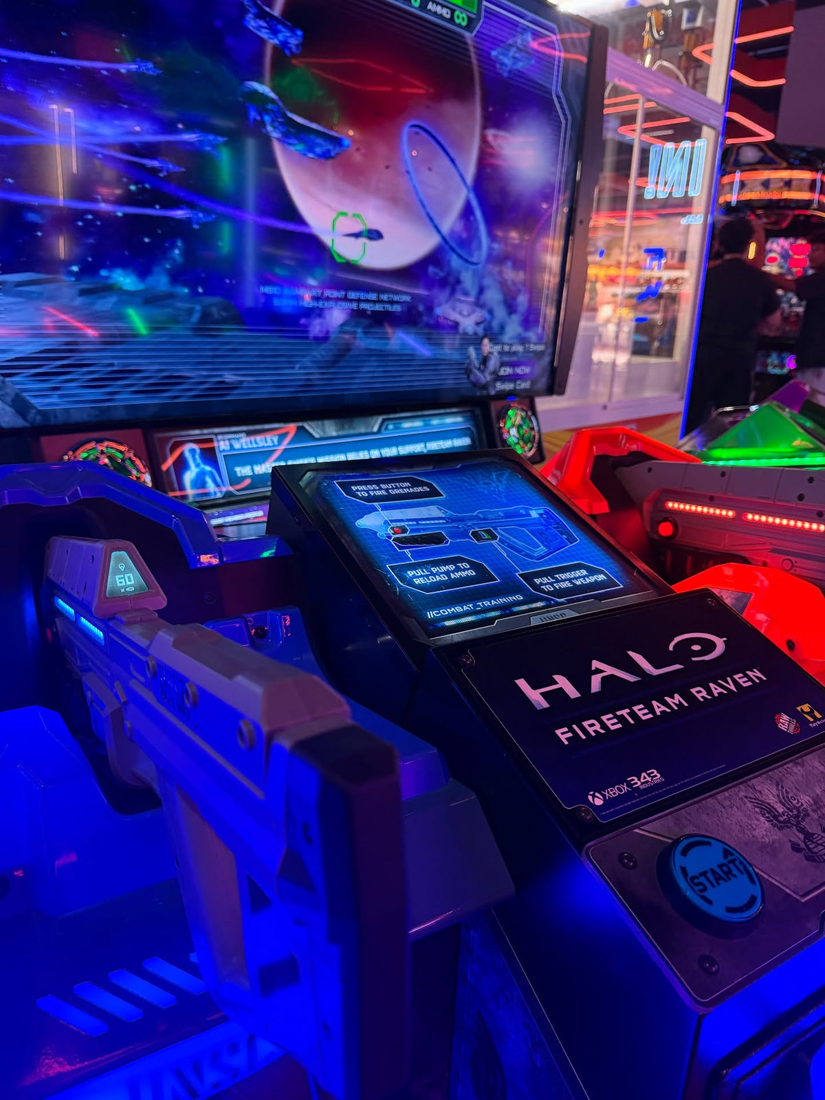 Halo: Fireteam Raven 2-player arcade shooter with six missions and compact cabinet design.