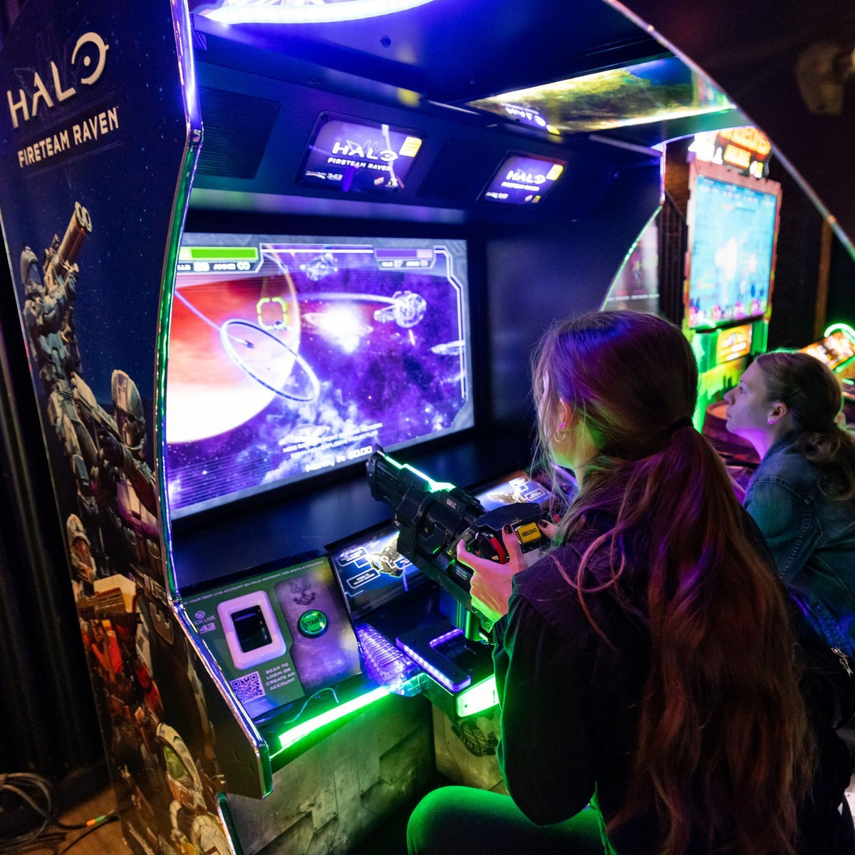 Halo: Fireteam Raven 2-player environmental arcade machine with immersive co-op sci-fi shooter and 55-inch HD display.