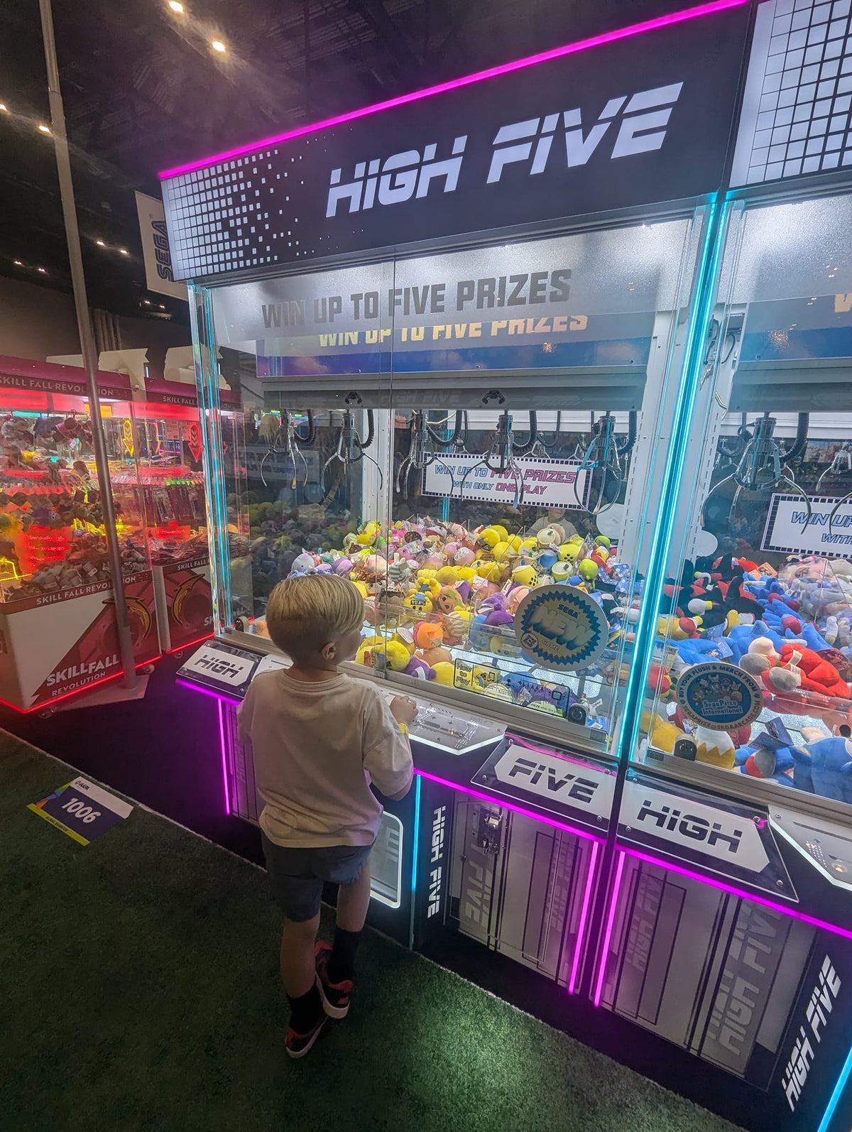 High Five five-claw prize crane arcade machine with large glass display and multi-claw prize system