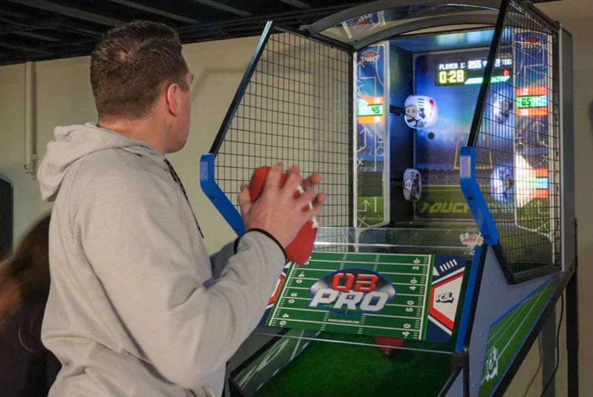 Home Quarterback Pro Football Arcade Game with 4-player quarterback challenge, pop-out targets, and QBR leaderboard by ICE Games.