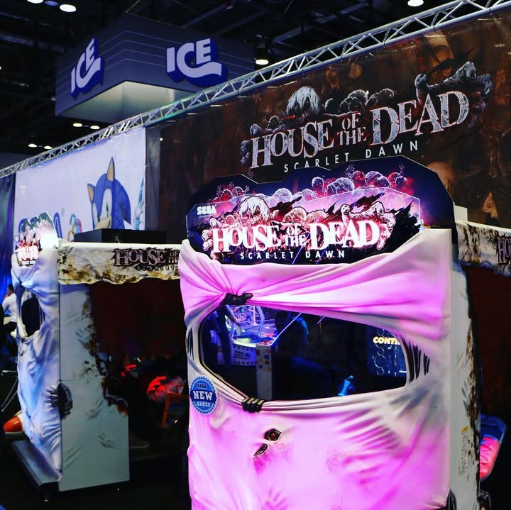 House of the Dead Scarlet Dawn SDLX super deluxe horror shooting arcade game with immersive gameplay.