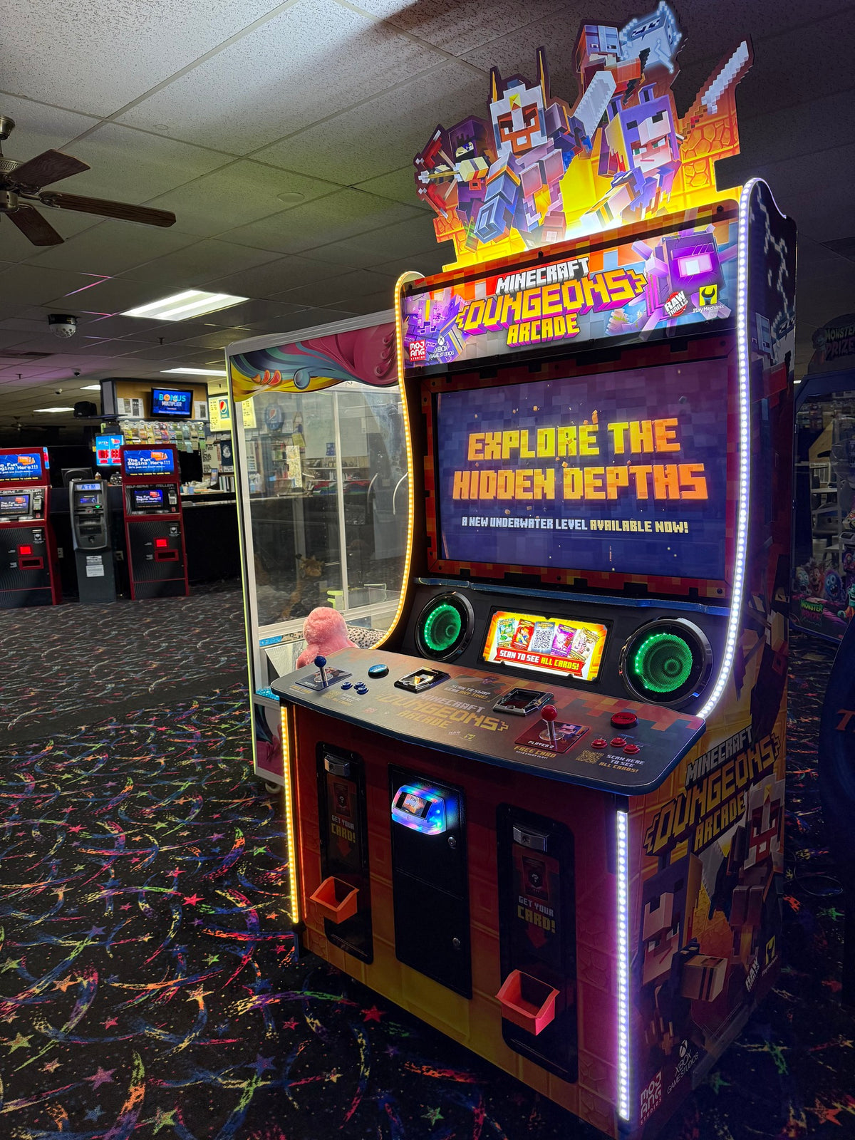 Minecraft Dungeons arcade machine with 2-player dungeon crawling, 43-inch HD display, and 143 collectible cards.