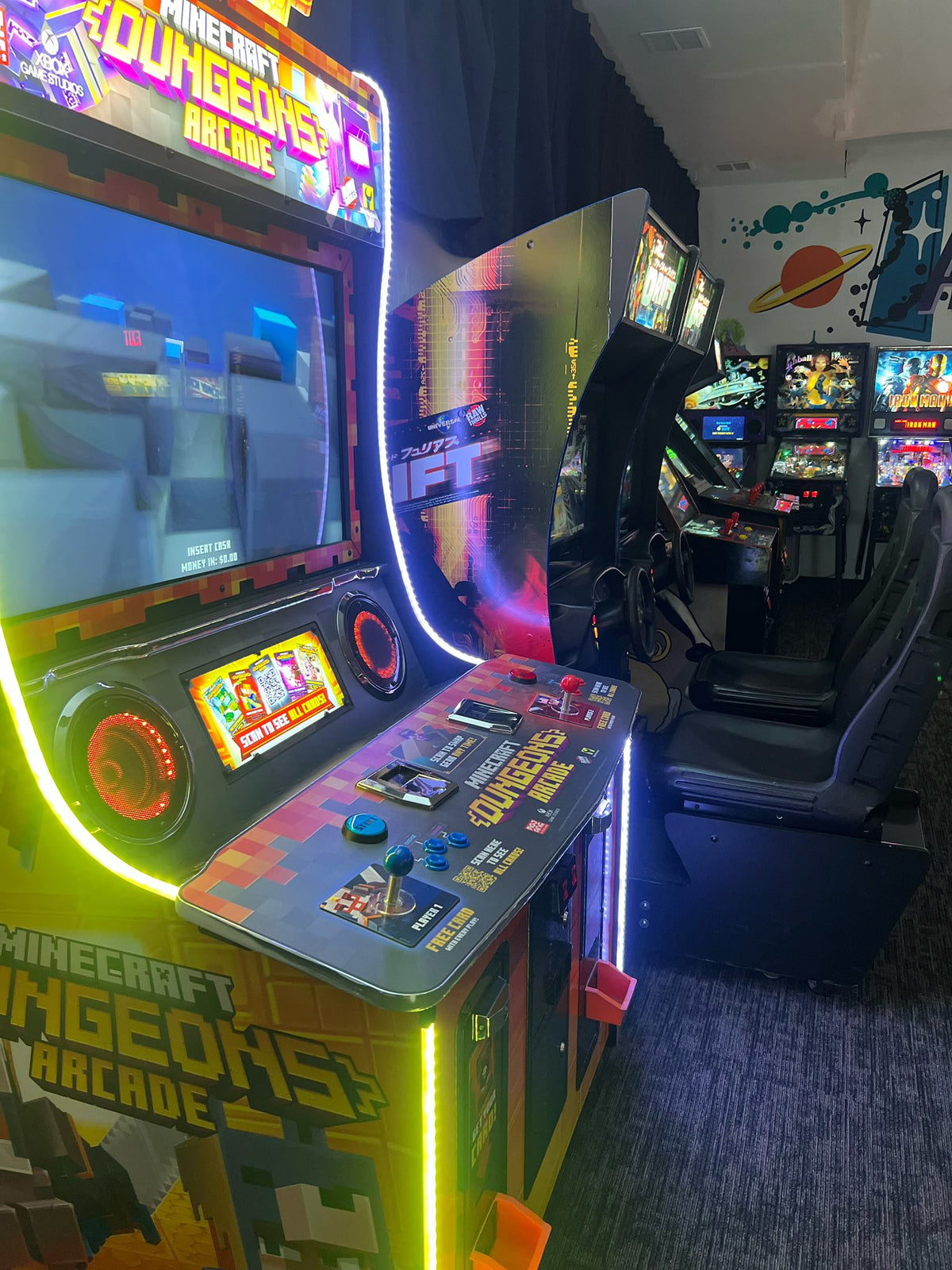 Minecraft Dungeons arcade machine with 2-player dungeon crawling, 43-inch HD display, and 143 collectible cards.