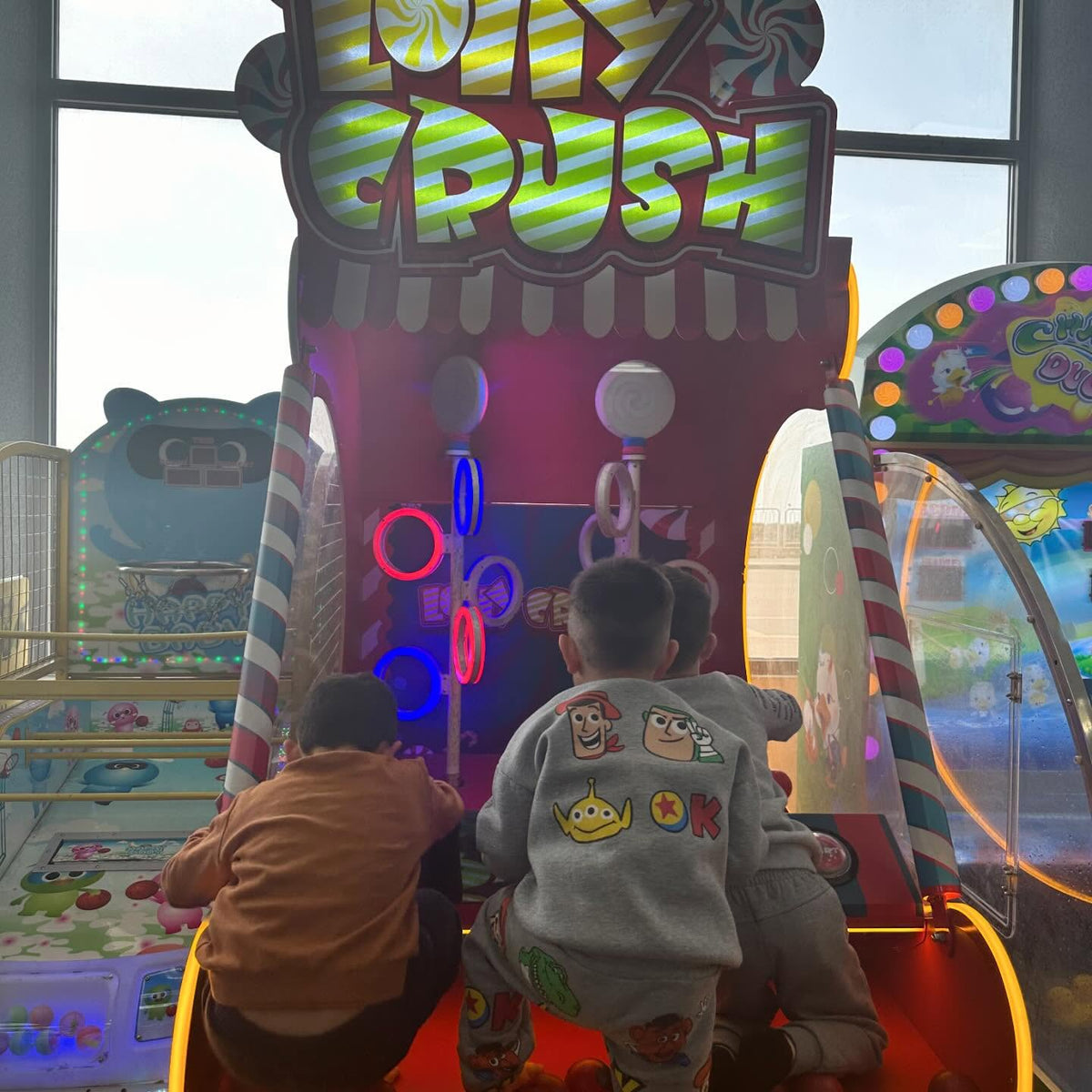 Namco Lolly Crush arcade game with spinning candy ring towers, 1–2 player skill redemption, and versus aim-and-throw gameplay.