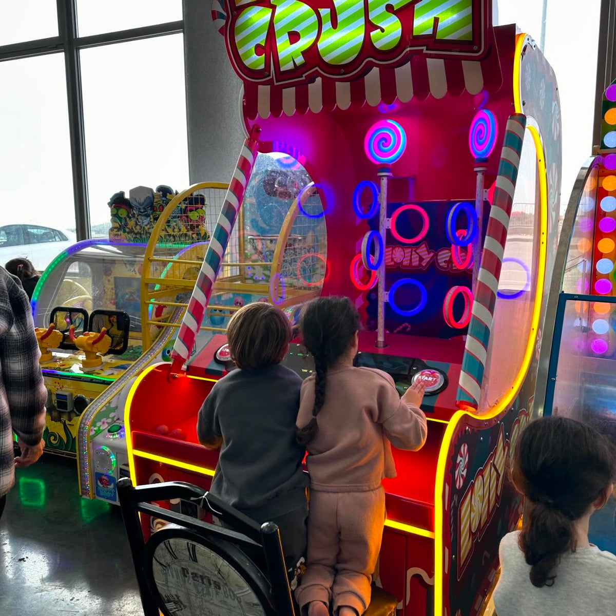 Namco Lolly Crush arcade game with spinning candy ring towers, 1–2 player skill redemption, and versus aim-and-throw gameplay.