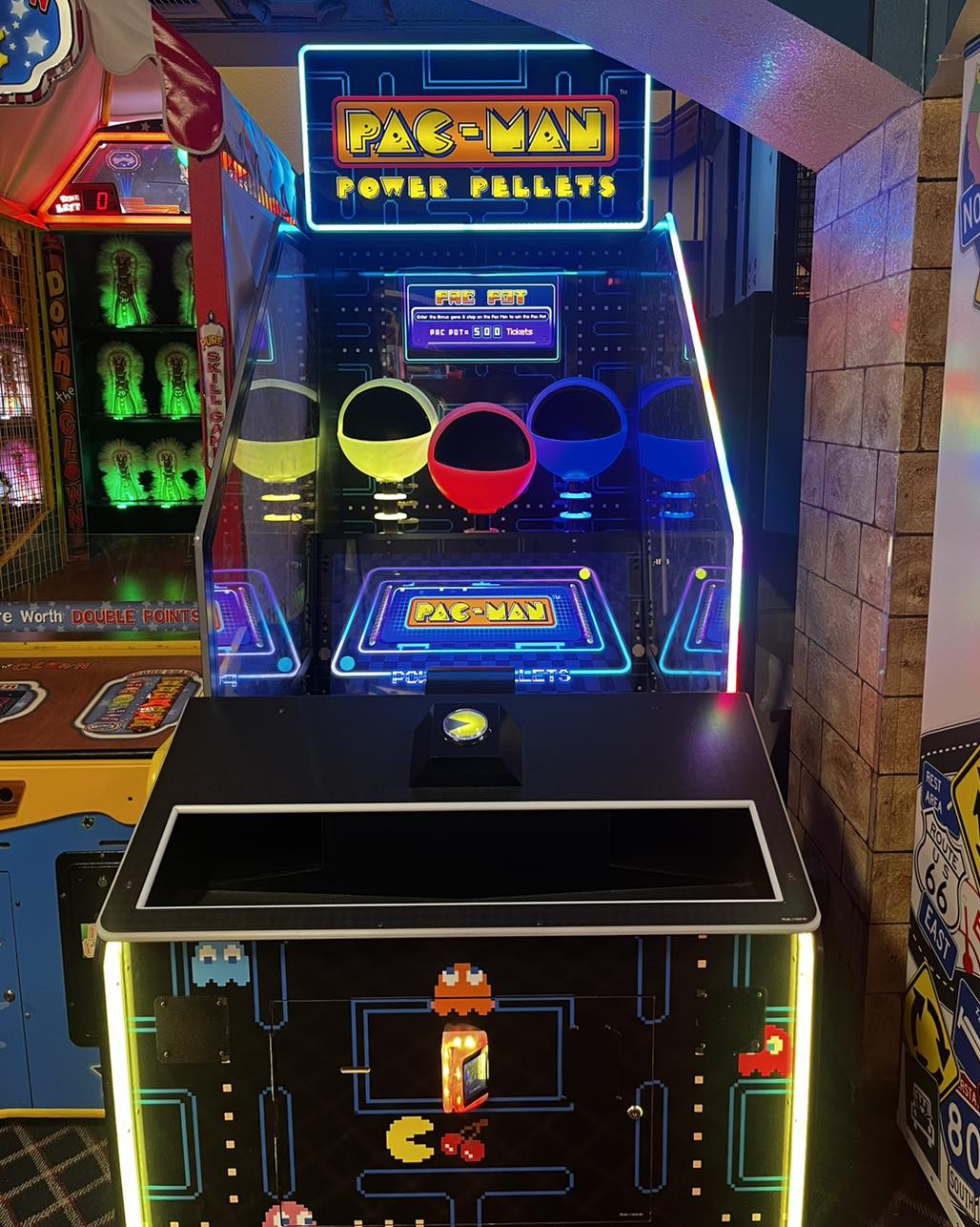 Namco Pac-Man Power Pellets arcade game with ball-throwing skill play, interactive LED playfield, and Power Pellet bonus mode.