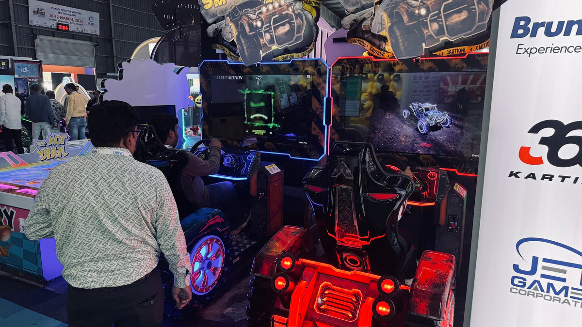 SMASH DX off-road racing arcade machine with motion seat, power-up battles, and linkable 4-player gameplay.