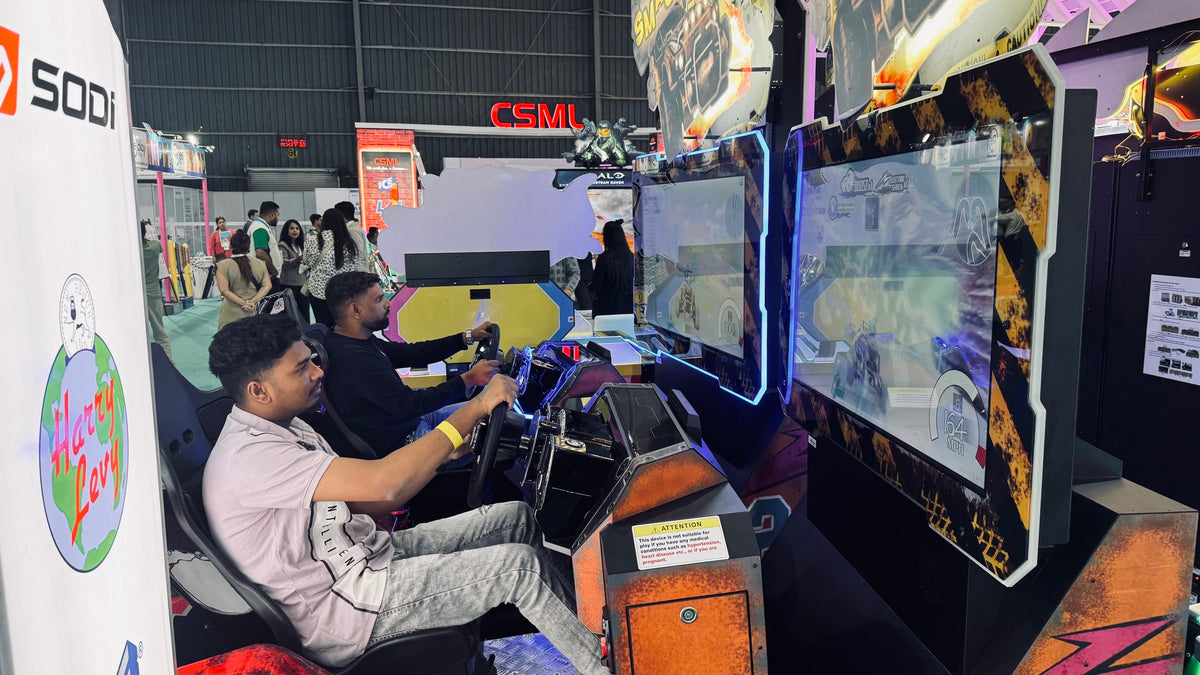 SMASH DX off-road racing arcade machine with motion seat, power-up battles, and linkable 4-player gameplay.