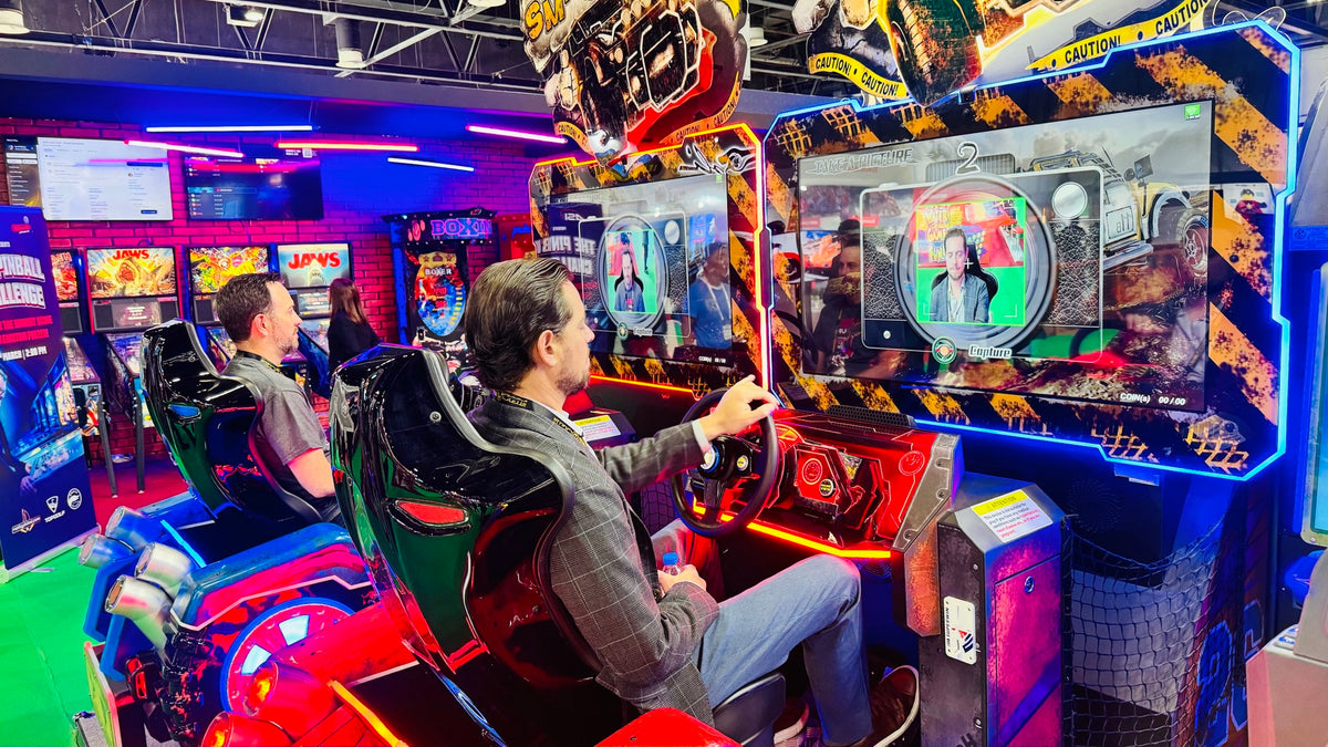 SMASH DX off-road racing arcade machine with motion seat, power-up battles, and linkable 4-player gameplay.